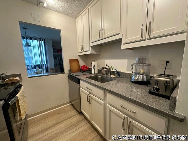 Photo - 45 Trowbridge St Unidad 1C