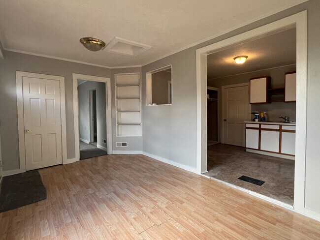 Photo - 106 E Main St