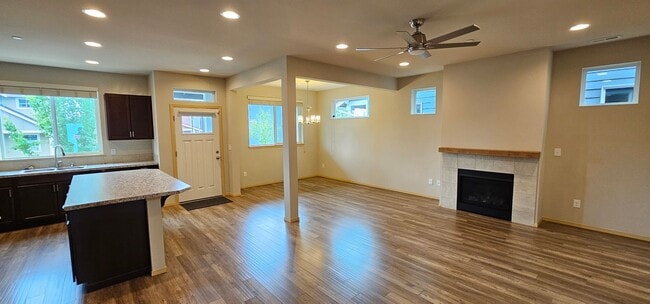 Photo - 1044 Magnuson Way