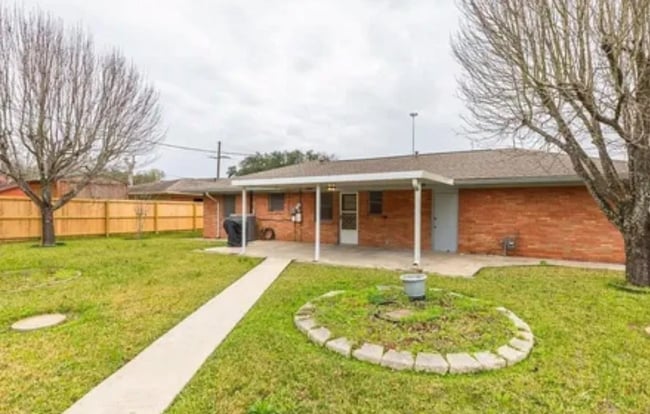 Building Photo - 1575 Longfellow Dr Rental
