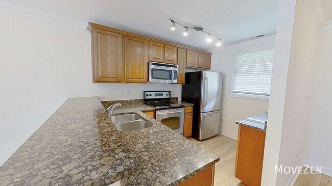 Photo - 1336 Green Oaks Ln Unit E