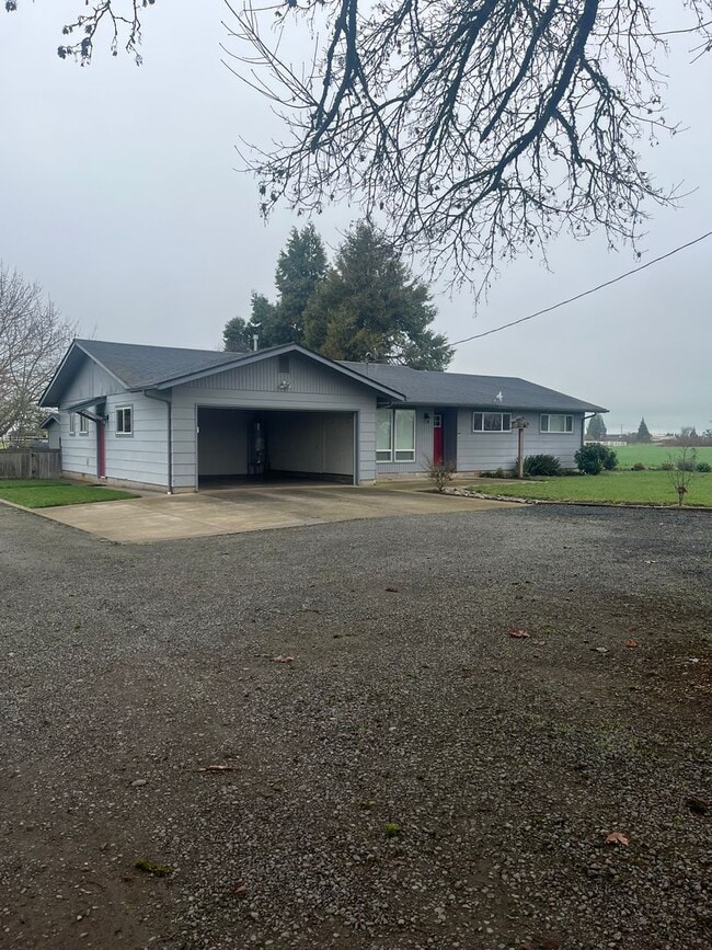 Building Photo - 3-Bedroom 2-Bathroom home in Coburg