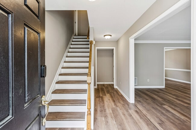 Photo - 52 Bridle Ln