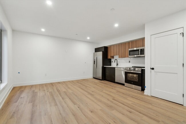 Building Photo - 808 N 3rd St Unit 14