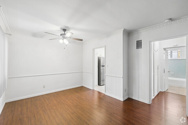 1BR, 1BA - 850SF - Living Room