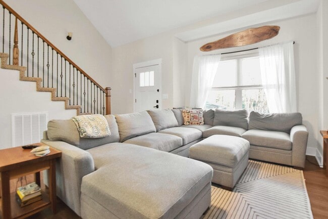 Photo - Pet Friendly Three Bedroom on Acre!