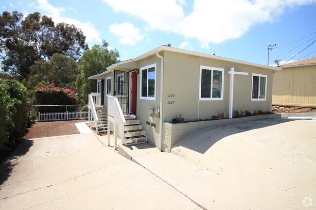 Building Photo - Newly remodeled 1 bedroom duplex - Great c... Rental