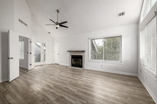 Photo - 8500 E Jefferson Ave Unidad 17C