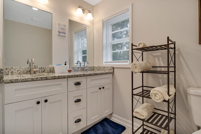 Photo - 1296 Diamond Ave SE