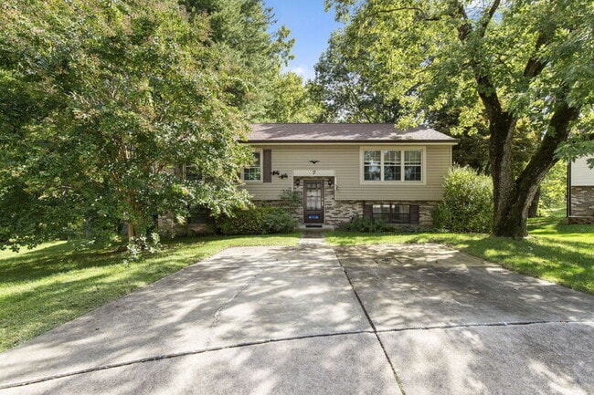 Building Photo - 7 Wood Oak Ct Rental