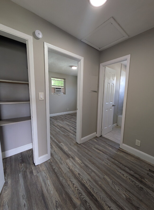 Photo - "Cozy 2-Bedroom, 1-Bath Haven Near Brentwood Park" Unit 3