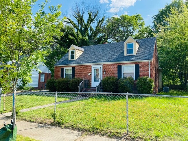 Photo - Adorable 3bdrm/1.5bth Cape-Cod Located in Richmond's Southside!! **NEWLY RENOVATED**