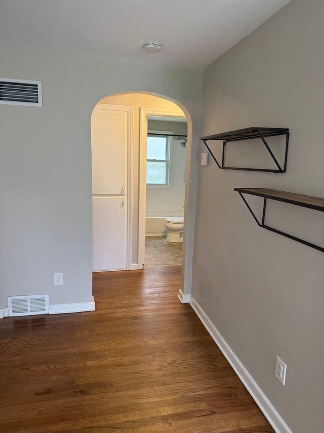 Photo - SPECIAL OFFER ! Sign lease by Monday 5/11/26 and  get  1/2 Off First Month rent!