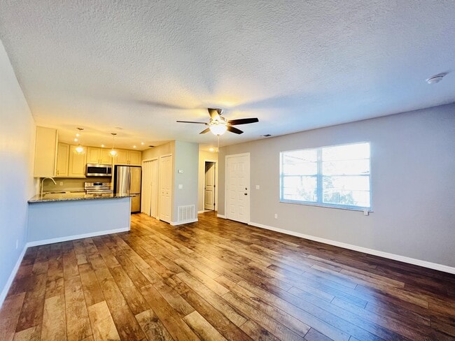 Photo - 58 Windtree Ln