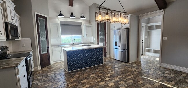Elegant 4-Bedroom Valdosta Home with Vault... - Elegant 4-Bedroom Valdosta Home with Vault...