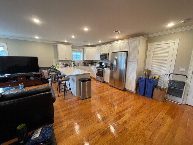 Photo - 118 Holland St