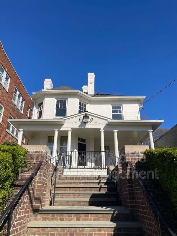 Photo - 367 Moreland Ave NE