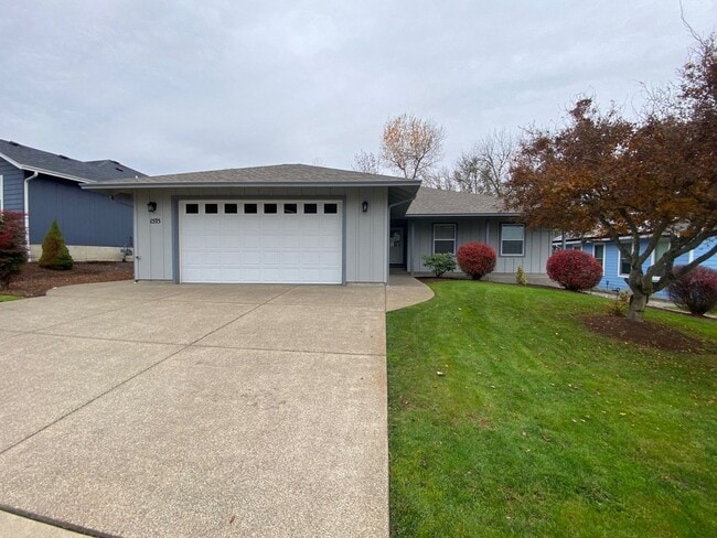 Building Photo - Great 3 Bedroom 2 Bath House on the West side!