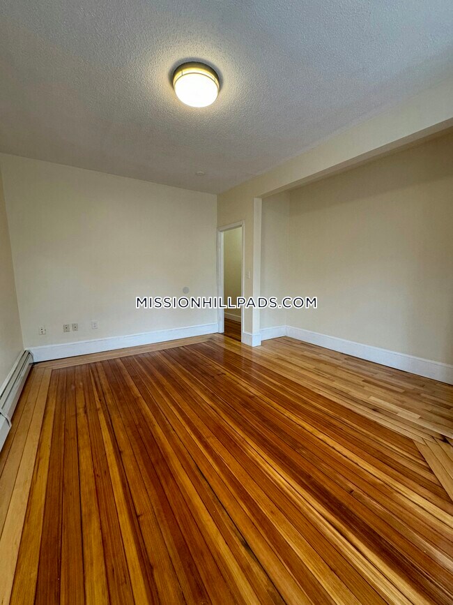 5 Woodbine St Unit 1