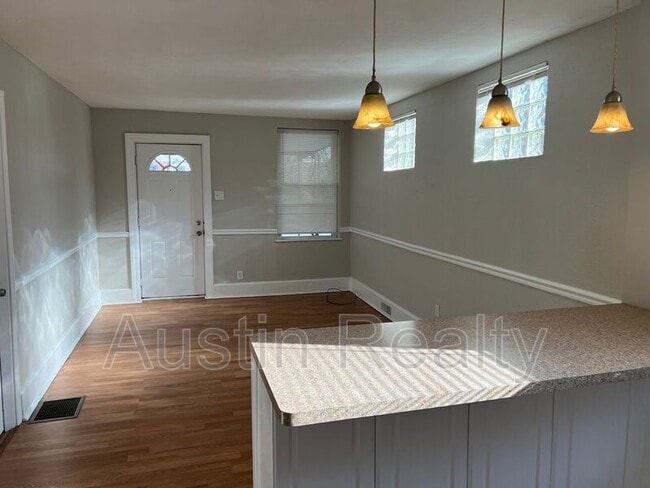 Photo - 1149 Watts St