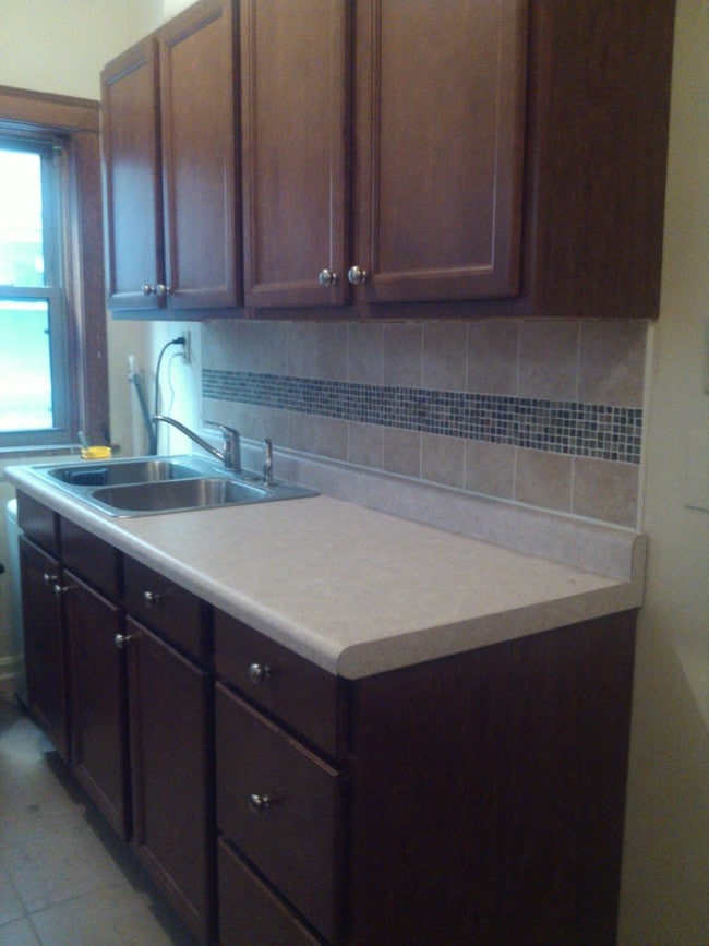 kitchen - 5704 S Kimbark Ave Unit 1