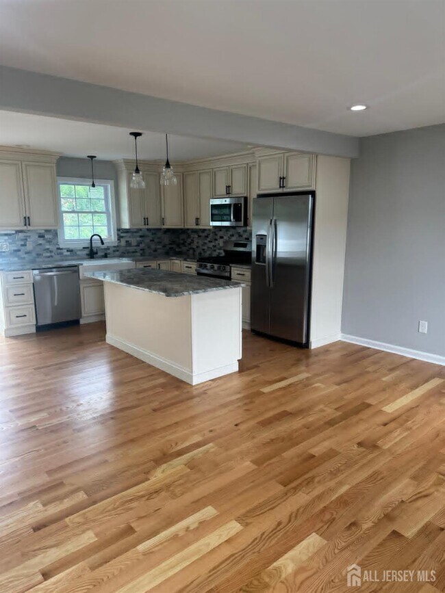 109 Pearl Pl