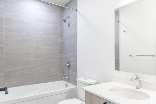 1BR + Den, 1BA - 735SF - Bathroom