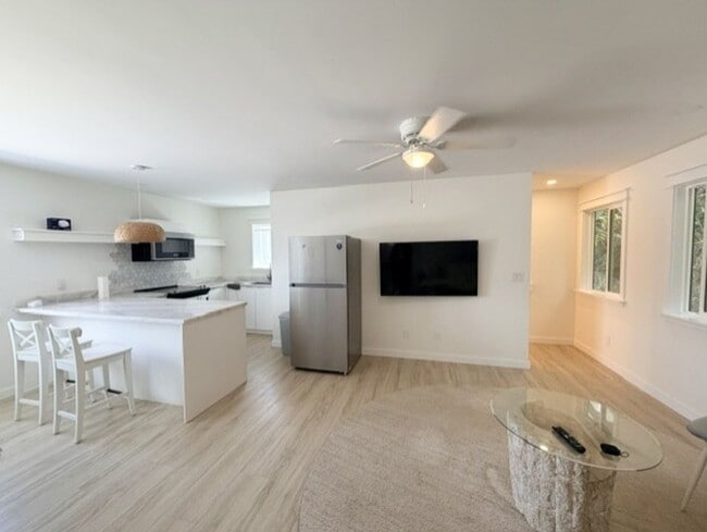 Building Photo - $3,000 Furnished 2-Bedroom + Den, 1-Bathroom Upstairs Duplex in Aiea