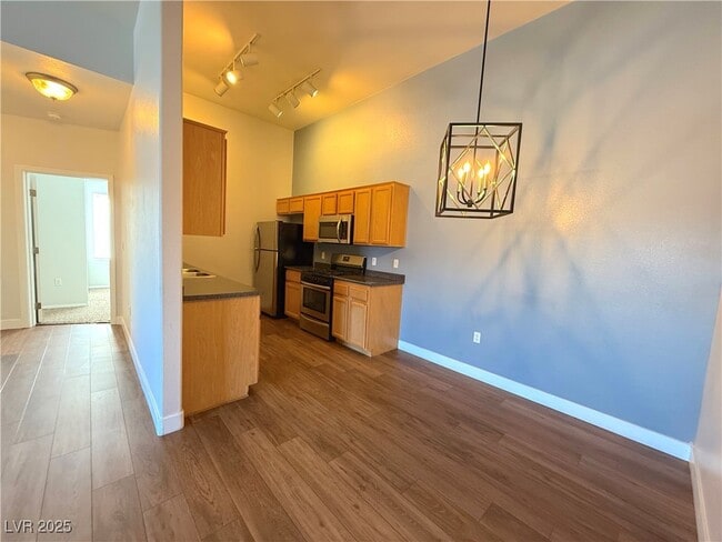 Building Photo - 2305 W Horizon Ridge Pkwy Unit 1224