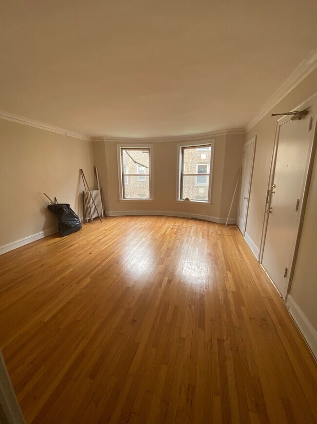 Building Photo - 909 Elmwood Ave Unit F2