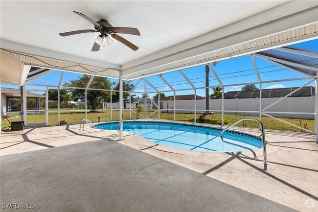 Building Photo - 1944 Country Club Blvd Rental