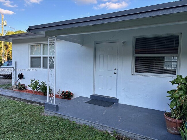 Building Photo - 2520 NE 181st St Unit 2520