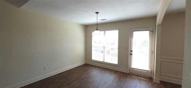 Photo - 2125 Savannah Dr