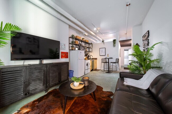 Photo - 10024 Jasper Ave Unit SI ID1308608P