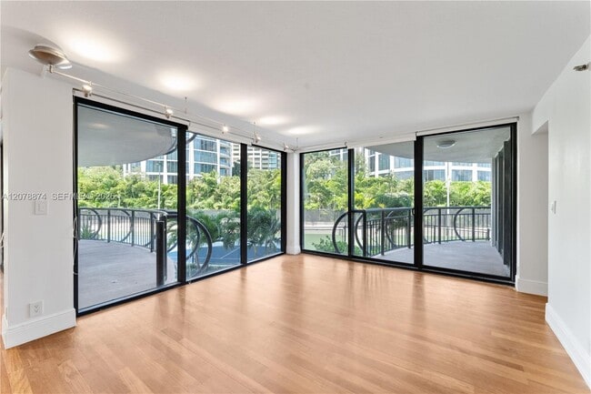 2843 S Bayshore Dr Unit 3F