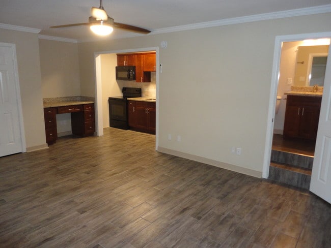 Área de estar moderna - 220 West Alabama Apartments