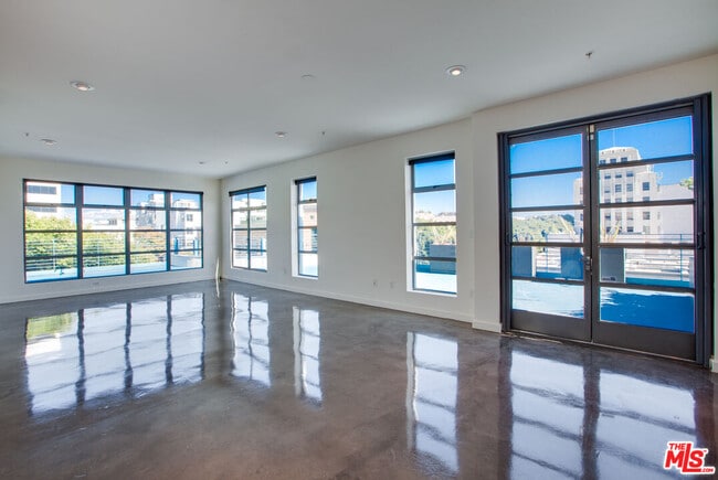 Building Photo - 1358 4th St Unit A Rental