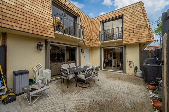 Photo - 393 Lake Arbor Dr