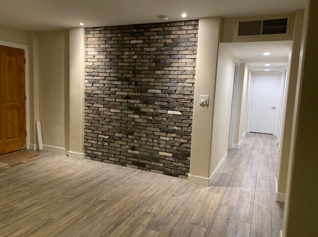 Photo - 1333 W 6th St