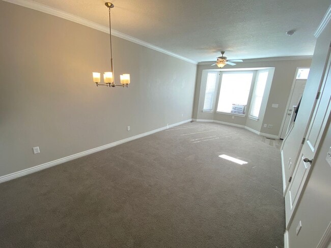 Photo - Fabulous Salem Townhome!!