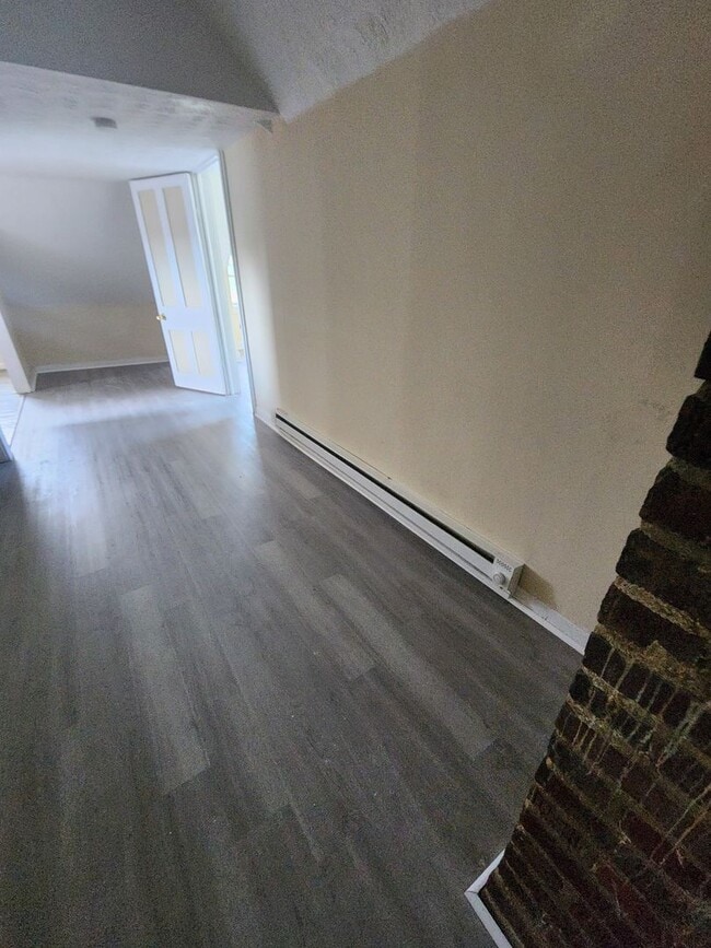 Photo - One Bedroom Clean Apt For Rent Unit 3