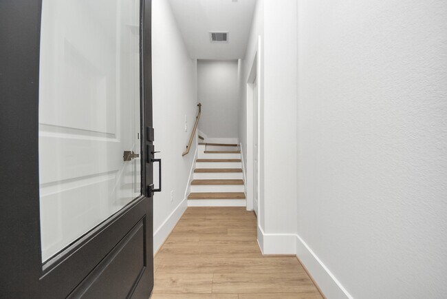 Photo - 4818 Cochran St