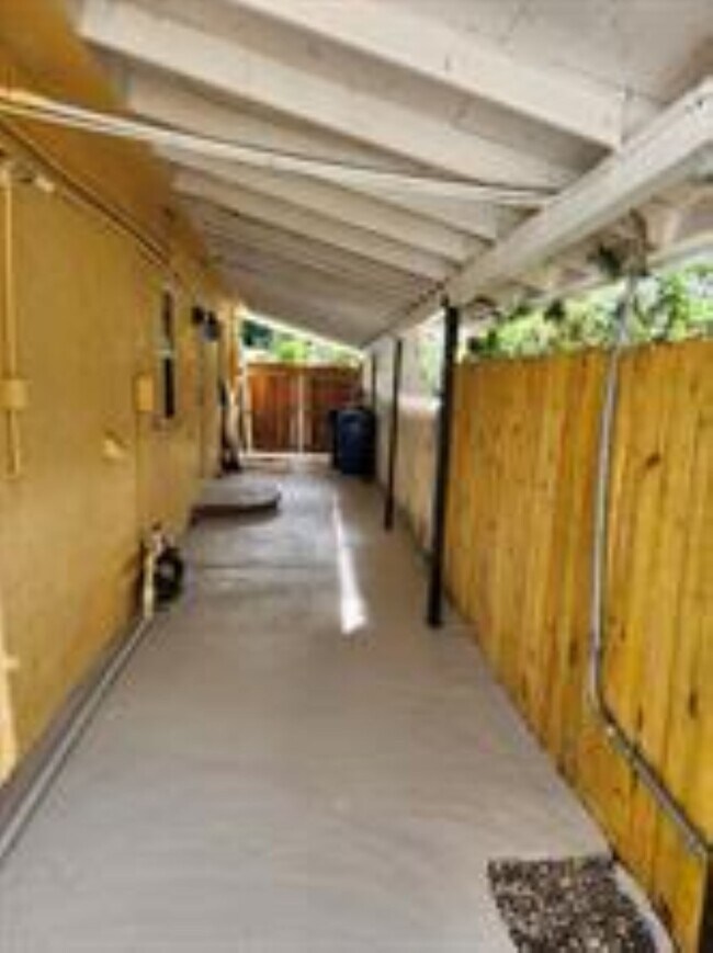 Photo - 953 NE 34th St