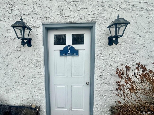 Building Photo - 3 Toms Point Ln Unit A