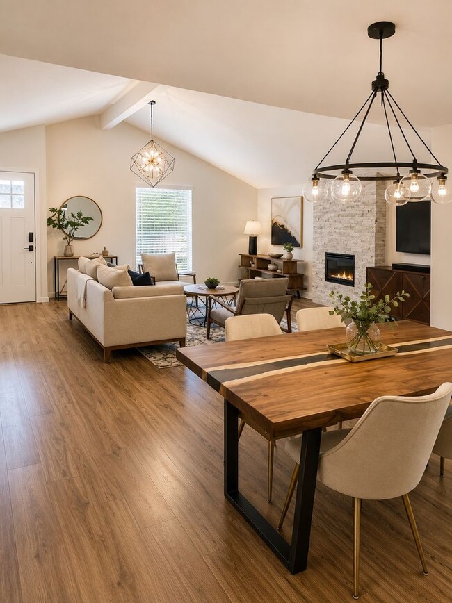 Building Photo - *** Near Domain * Stunning 3 Bedroom House with 2 Car Garage * Fully Furnished * Designer Decorat...