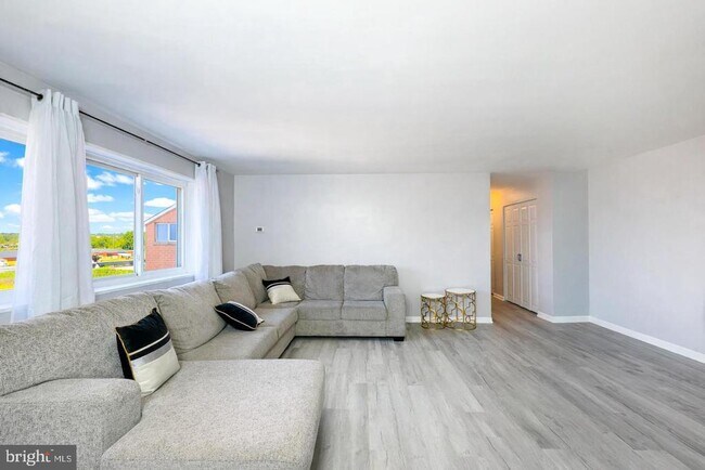 Photo - 614 Sligo Ave Unit 405