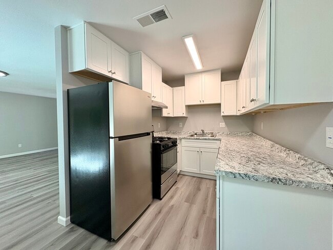 Photo - Beautifully updated Auburn apartment!