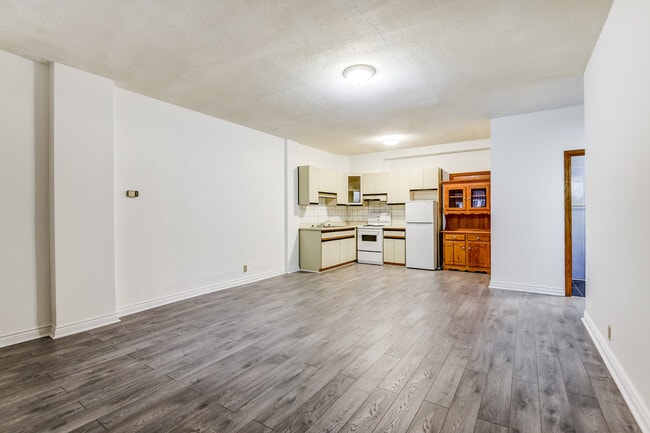 1033 St Clair Av W Unit 1