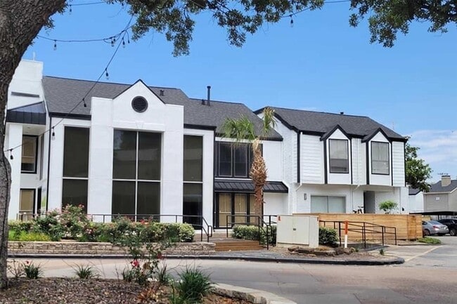 Photo - 4400 Memorial Dr