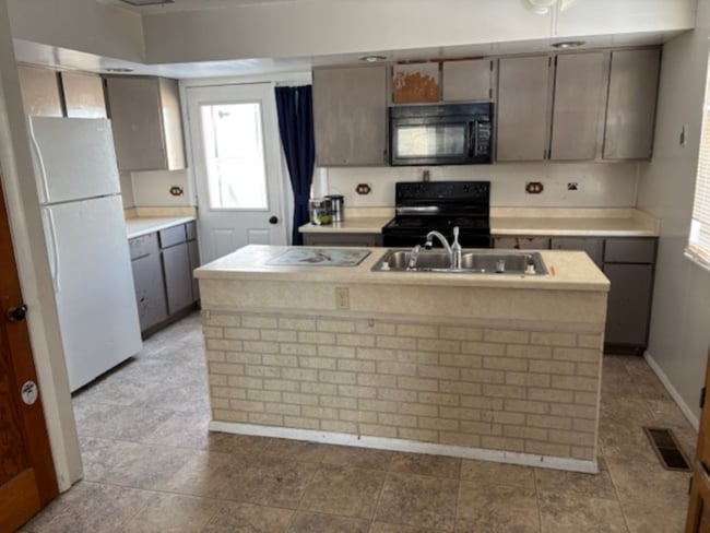 Photo - 38 10th Ave SE